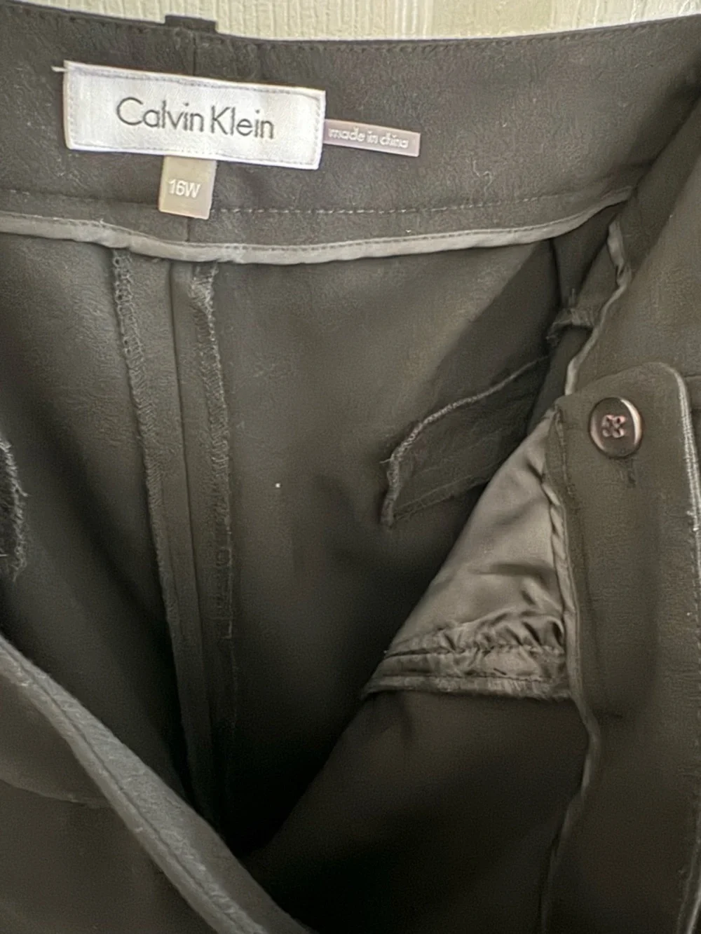Calvin Klein women’s straight-leg dress pants in black for casual or business - Picture 6 of 7